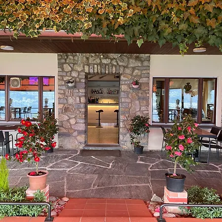Отель Ristorante B&B Gambarogno 3*